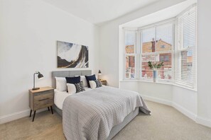 1 chambre, fer et planche à repasser, draps fournis