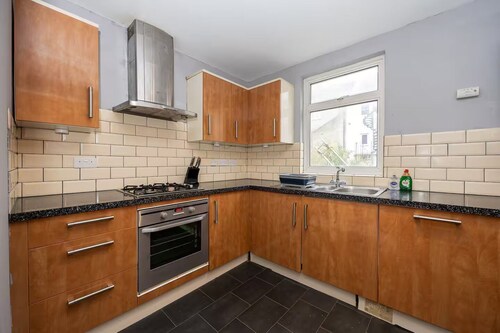 Spacious 4-Bedroom Townhouse in Central Hove