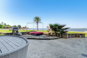 House (5 Bedrooms) | Interior - Luxe Family Gem in Montgomery: 'the Lake House!' (Montgomery)