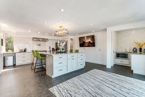 House (5 Bedrooms) | Interior - Luxe Family Gem in Montgomery: 'the Lake House!' (Montgomery)