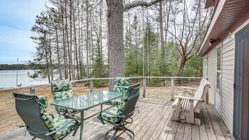 Cottage (4 Bedrooms) | Outdoor dining