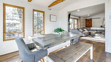 House (5 Bedrooms) | Interior