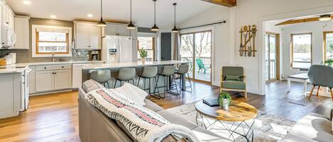 House (5 Bedrooms) | Interior