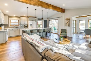 House (5 Bedrooms) | Interior