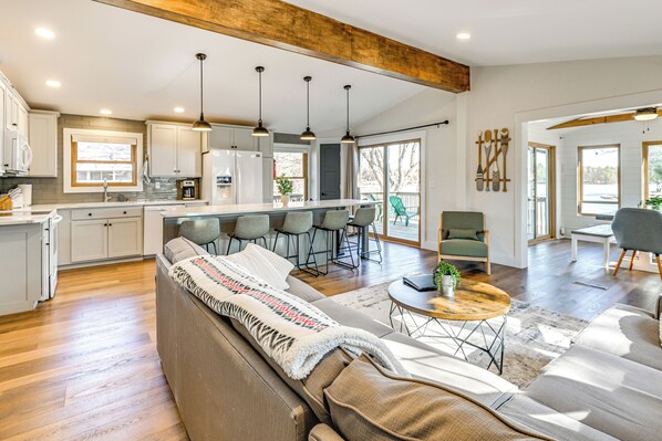 House (5 Bedrooms) | Interior