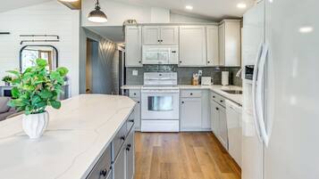 House (5 Bedrooms) | Interior