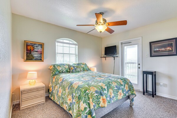 Intracoastal Views & Deck: Surfside Beach Home - Quintana Beach
