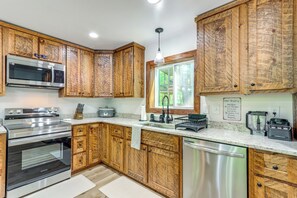 House (2 Bedrooms) | Interior