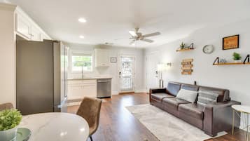 Apartment (1 Bedroom) | Living area