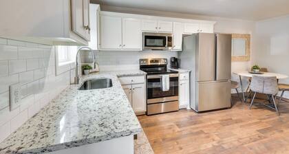Walk to Shops & Dining: Downtown Condo in Helen