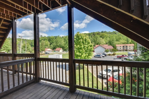 Interior - Walk to Shops & Dining: Downtown Condo in Helen (Helen)