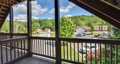 Walk to Shops & Dining: Downtown Condo in Helen