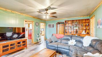 House (2 Bedrooms) | Interior