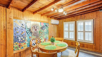 House (2 Bedrooms) | Dining