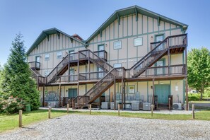 Interior - Walk to Main Street Shops: Helen Escape w/ Balcony (Helen)