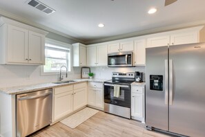 Interior - 1 Block to Main St & River: Downtown Helen Condo (Helen)