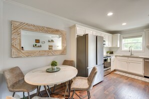 Interior - Steps to River + Shops: Downtown Helen Retreat! (Helen)