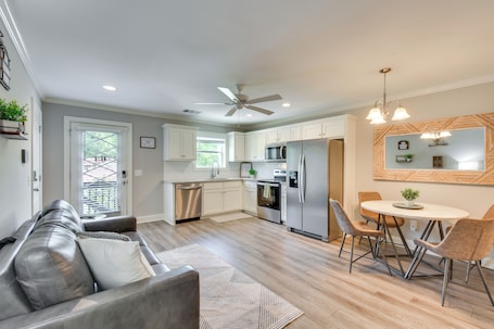 Fachada de la propiedad. 1 Block to Main St & River: Downtown Helen Condo