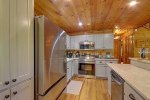 House (3 Bedrooms) | Interior