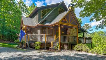 House (3 Bedrooms) | Exterior