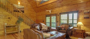 Family Friendly: Hot Tub Haven in Mineral Bluff!