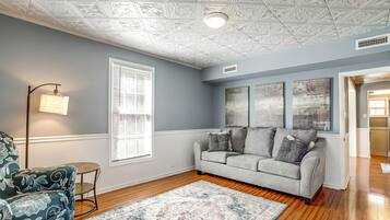 ุงูู
ูุดุฃุฉ ู
ู ุงูุฏุงุฎู