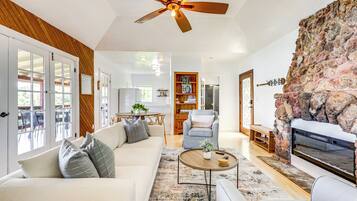 Cottage (2 Bedrooms) | Interior