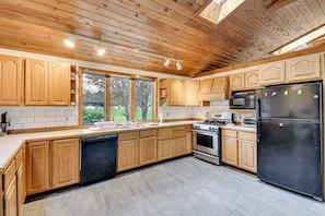 House (3 Bedrooms) | Interior - Fishing Pond & Spacious Yard: Quiet Home in Sodus! (Sodus)