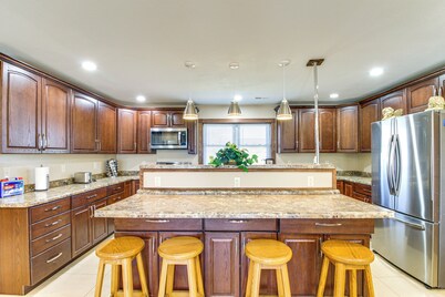 Lakefront Family Home w/ Boat Dock in Underwood