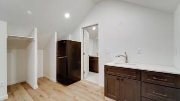 Apartment (0 Bedroom) | Interior