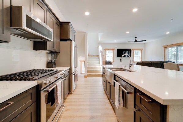 House (4 Bedrooms) | Interior