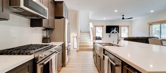 7 Mi to Lake Davis: Family Outdoor Retreat w/ Deck