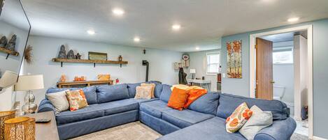 House (3 Bedrooms) | Living area