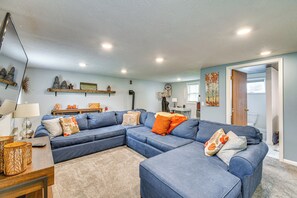 House (3 Bedrooms) | Living area