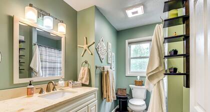 3 Mi to Erie Canal: Home w/ Hot Tub in Holley!