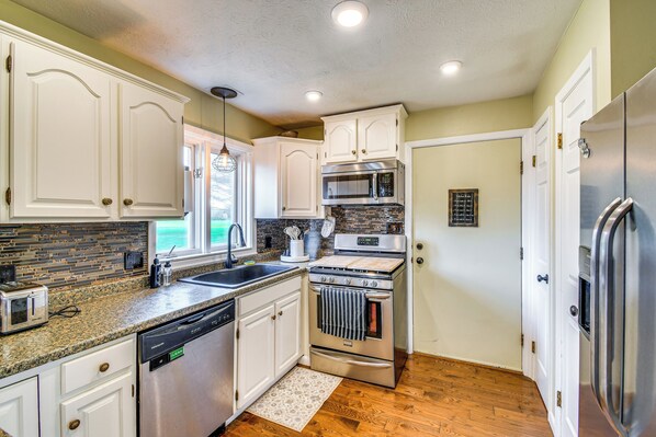 House (3 Bedrooms) | Interior