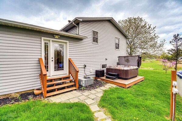 House (3 Bedrooms) | Interior - 3 Mi to Erie Canal: Home w/ Hot Tub in Holley! (Holley)