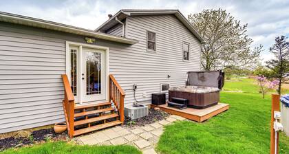 3 Mi to Erie Canal: Home w/ Hot Tub in Holley!
