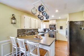 House (3 Bedrooms) | Interior