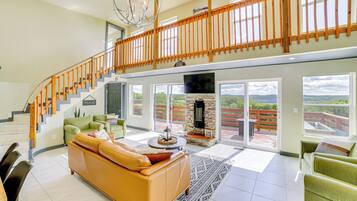 ู
ูุฒู (3 Bedrooms) | ู
ูุทูุฉ ุงูู
ุนูุดุฉ | ุชููุฒูููุ ู
ุฏูุฃุฉุ ูุญุฏุฉ ุชุญูู
ูุฃูุนุงุจ ุงูููุฏููุ ููุชูุจ