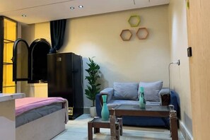 1 bedroom, WiFi - Exclusive VIP studio behind McDonald's (Giza Governorate)