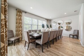 In-room dining - Spacious Home w/ Private Pool/spa! Sleeps 21 (Davenport)