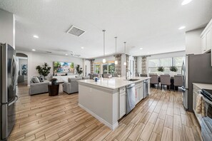 独立别墅 (Multiple Bedrooms) | 住宿服务设施