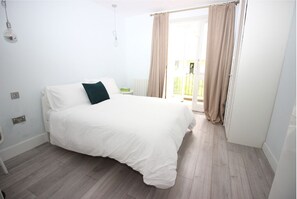 2 makuuhuonetta, silitysrauta/-lauta, Wi-Fi, vuodevaatteet