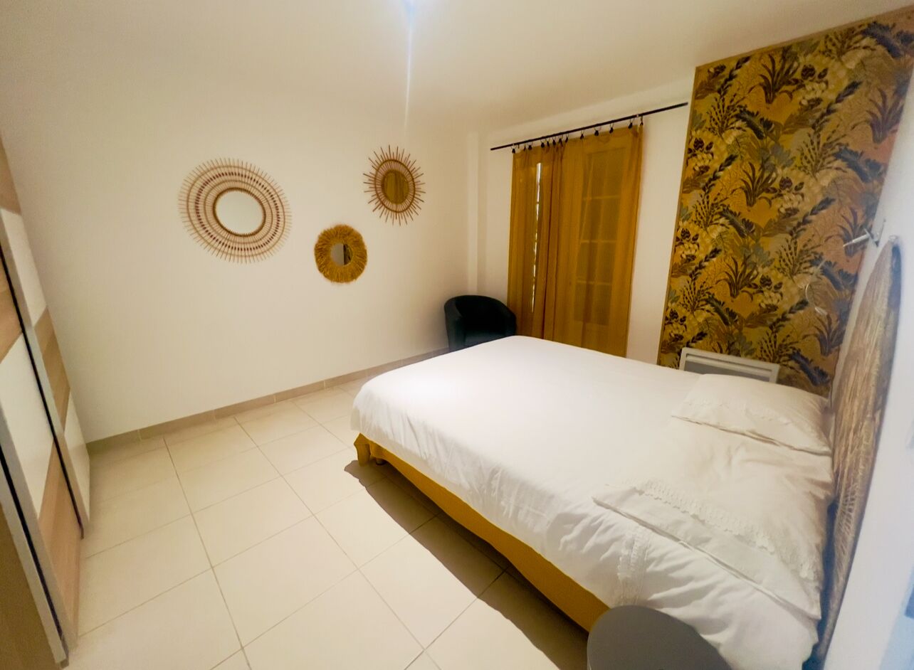 2 bedrooms, iron/ironing board, WiFi