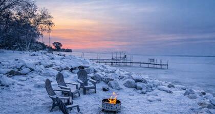 Lakefront Cabin Hot Tub, Dock, and Adventure Shed