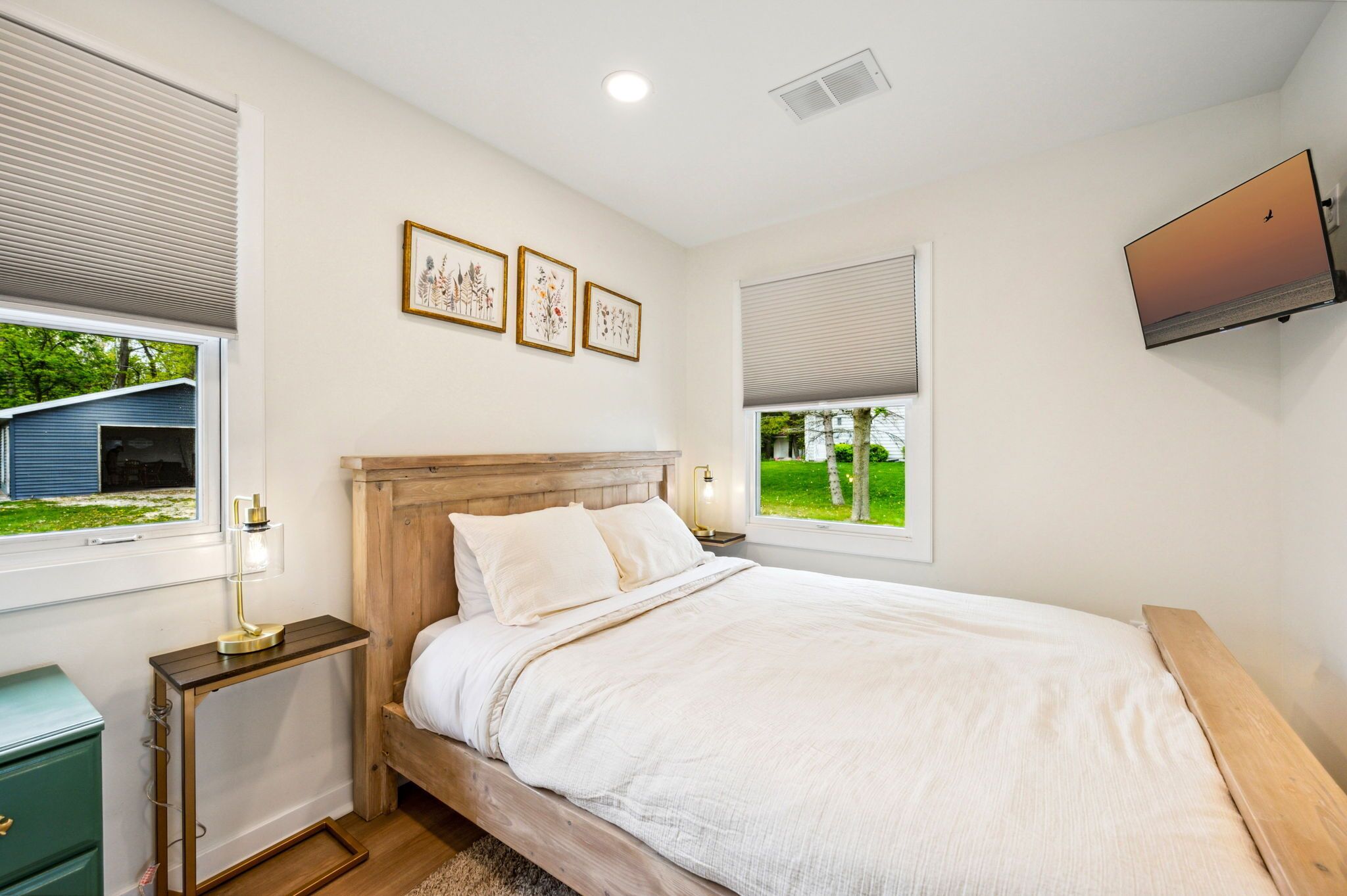 3 Schlafzimmer, Schreibtisch, Bügeleisen/Bügelbrett, Reisekinderbett