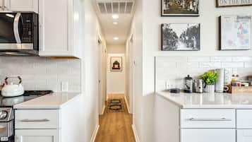 JÀÀkaappi, mikroaaltouuni, uuni, liesi