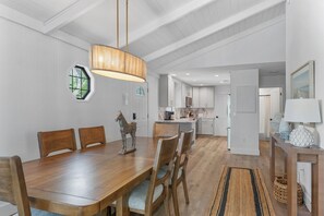 Dining - Beautifully Updated Home North End of Island, Screen lanai Grill and beach gear (Anna Maria)