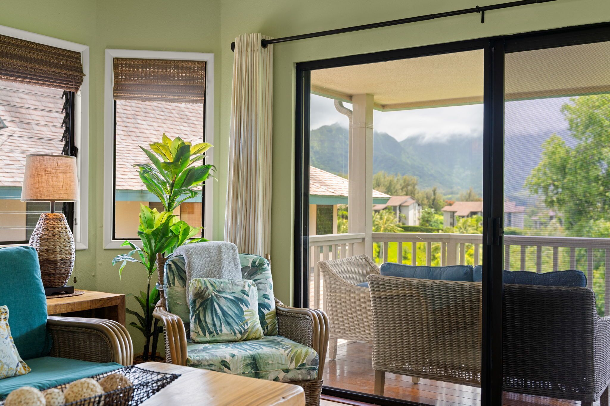 TV connectée, lecteur de DVD, livres